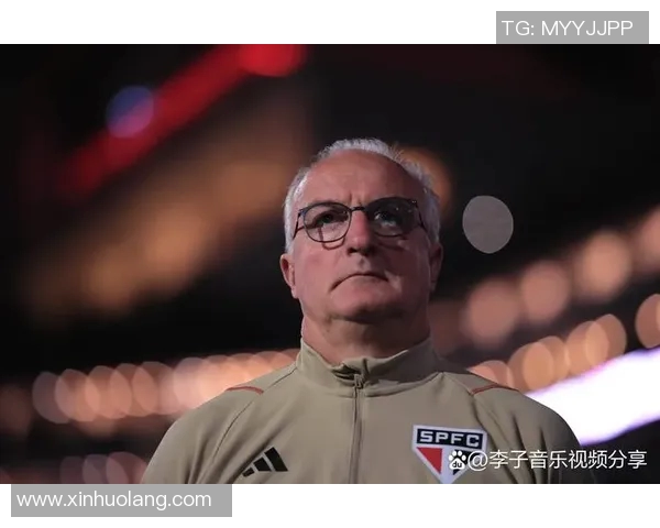 迈尼昂：从青涩门将到足球世界的璀璨明星之路