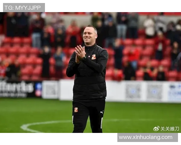 雷丁斯文登足球比赛直播精彩瞬间回顾与赛后分析全方位解读 雷丁斯文登足球比赛直播精彩瞬间回顾与赛后分析全方位解读