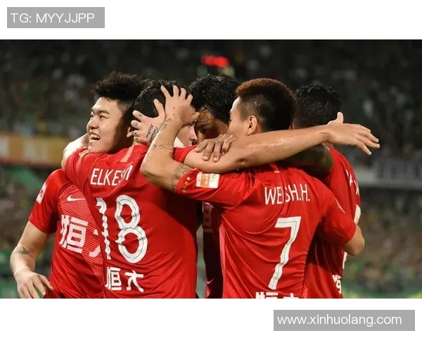 恒大与国安激战正酣精彩瞬间图片回顾与分析