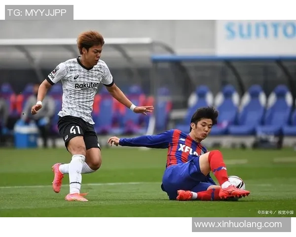 新泻天与福冈黄的激烈对决展现日本足球的魅力与竞争精神